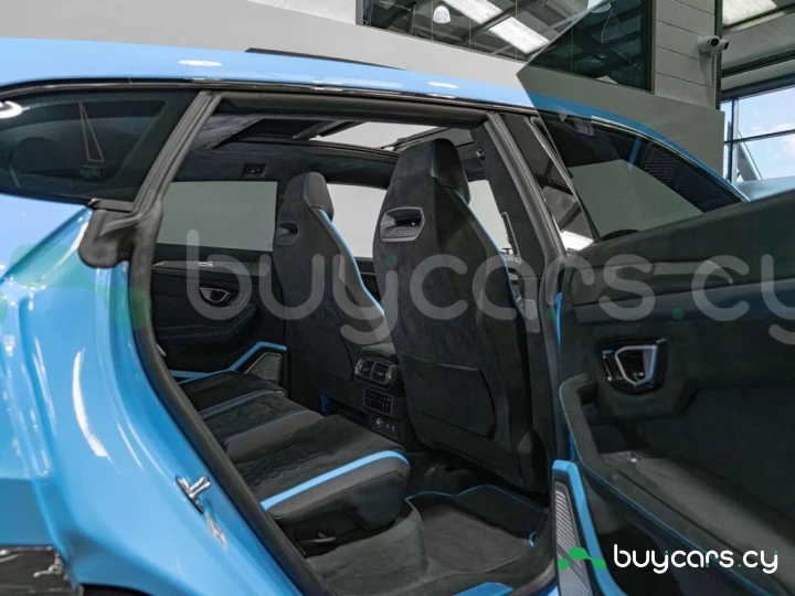 Lamborghini Urus Blue