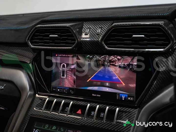 Lamborghini Urus Blue