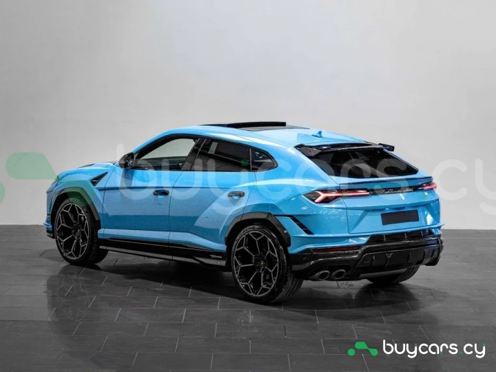 Lamborghini Urus Blue