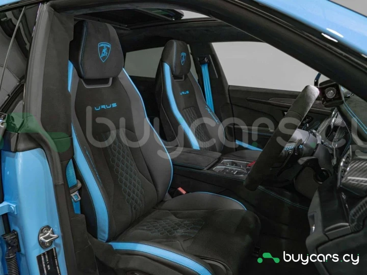 Lamborghini Urus Blue