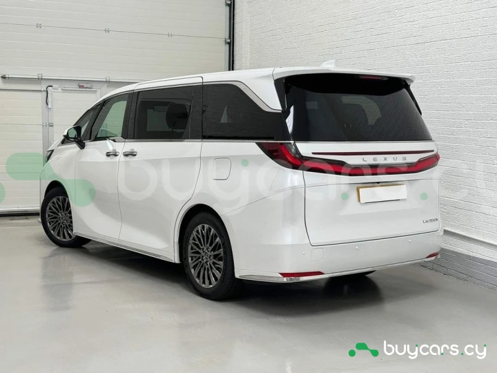 Lexus LM White