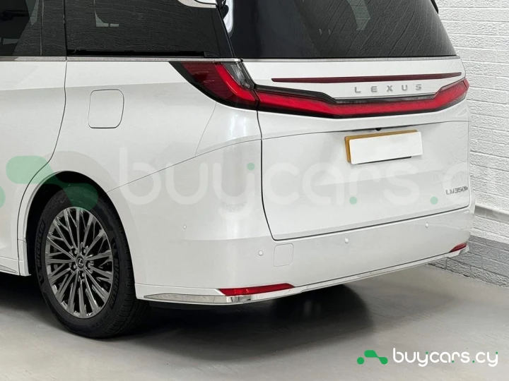 Lexus LM White