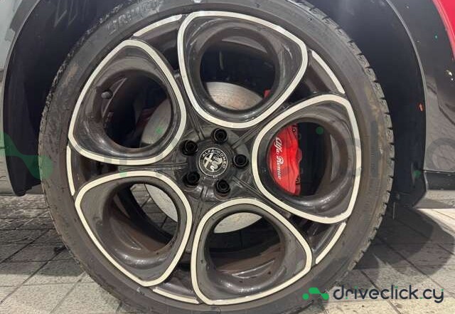 Alfa Romeo Tonale Red