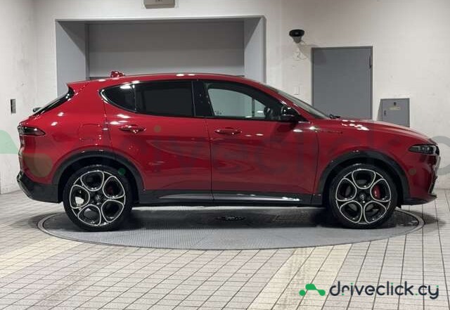 Alfa Romeo Tonale Red