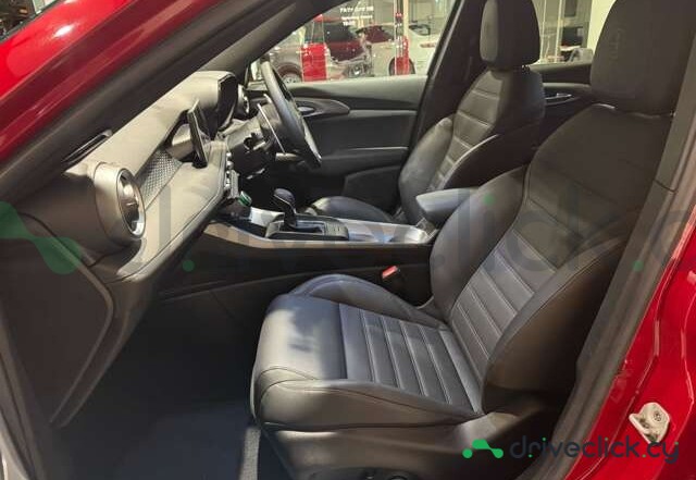 Alfa Romeo Tonale Red