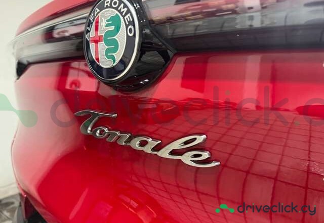 Alfa Romeo Tonale Red
