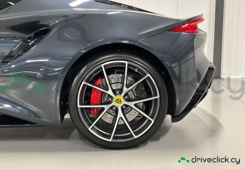 Lotus Emira Черный