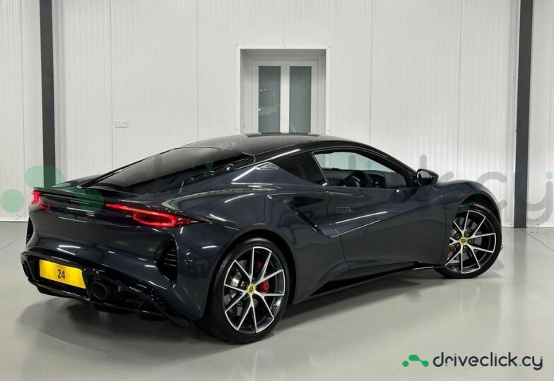 Lotus Emira Черный