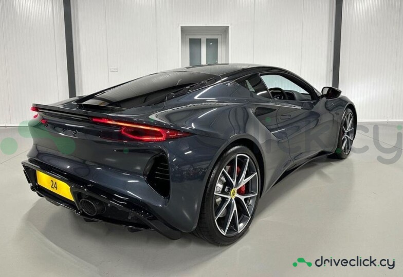Lotus Emira Черный