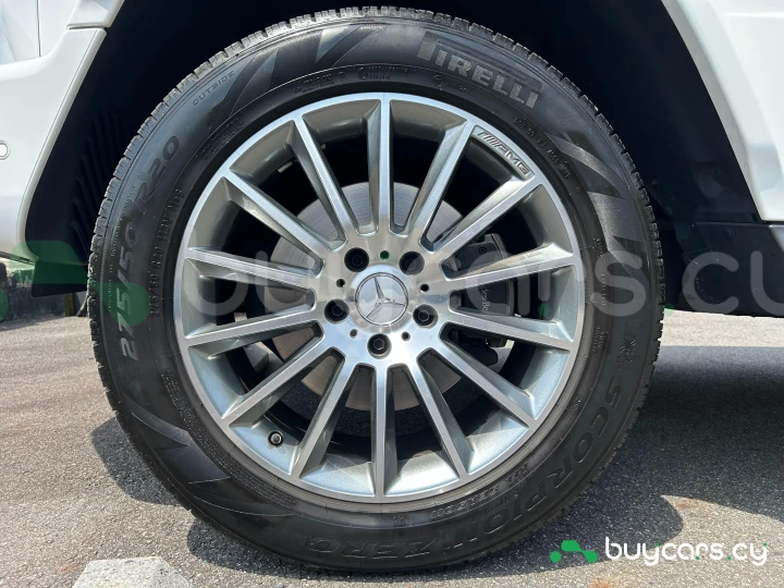 Mercedes G-class Белый