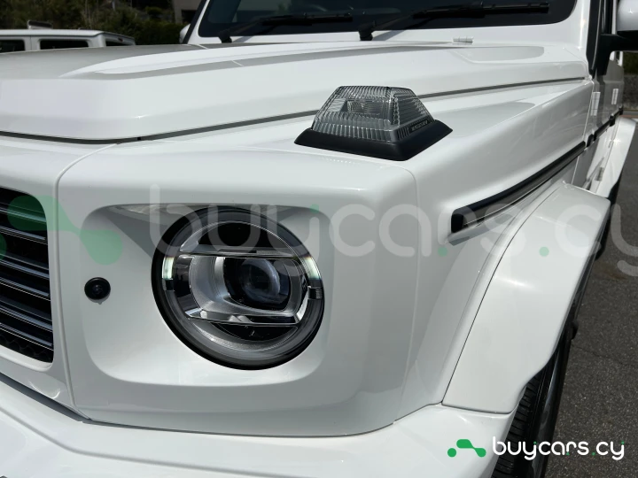 Mercedes G-class Белый