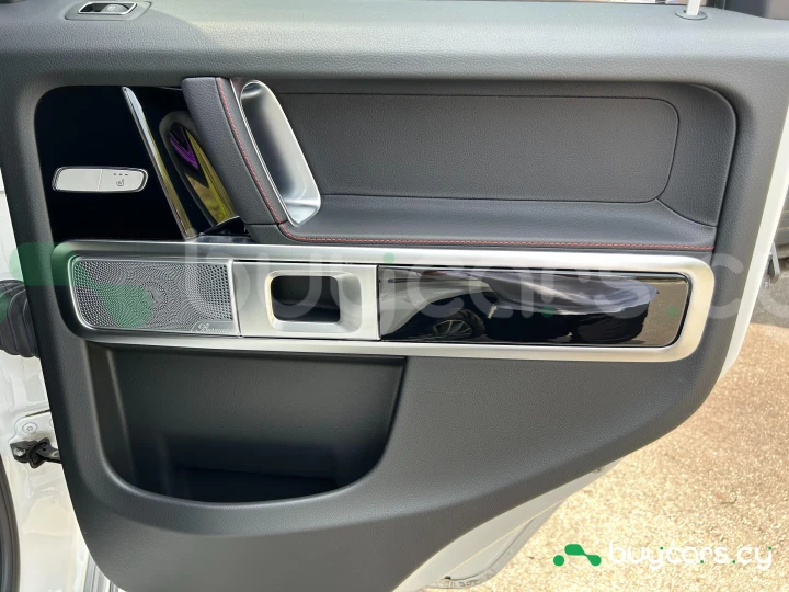 Mercedes G-class Белый