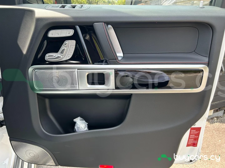 Mercedes G-class Белый