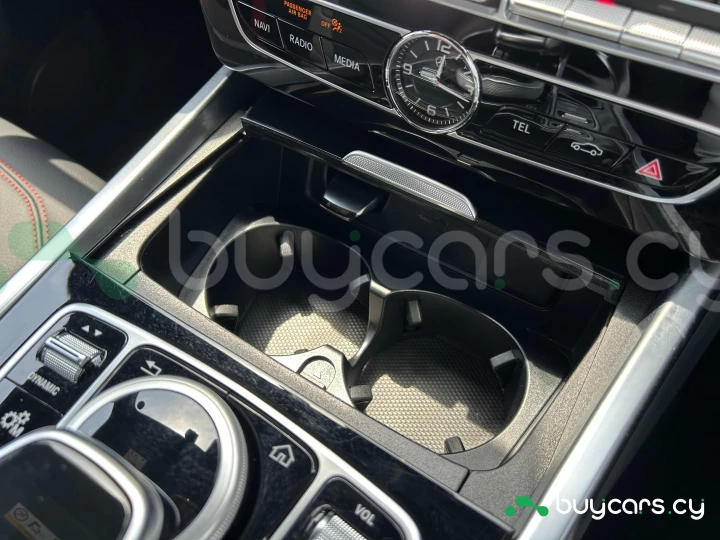 Mercedes G-class Белый