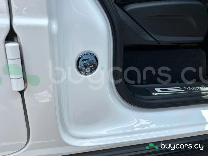 Mercedes G-class Белый