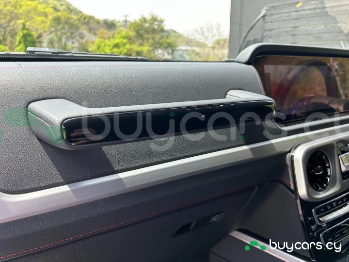 Mercedes G-class Белый