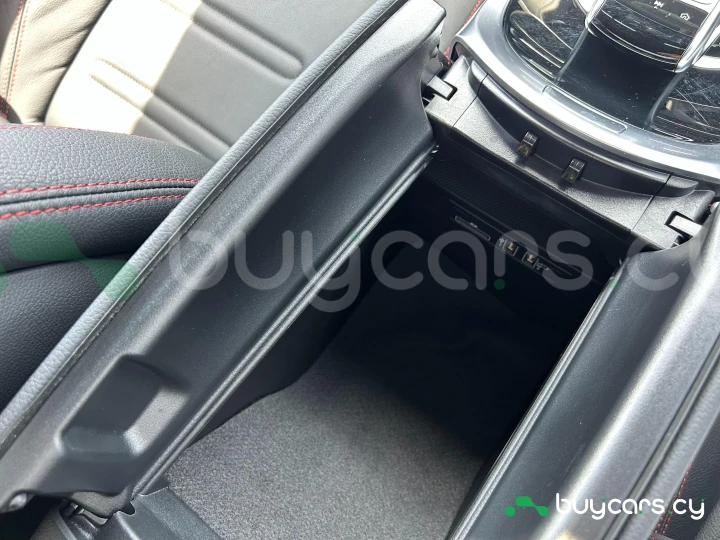 Mercedes G-class Белый