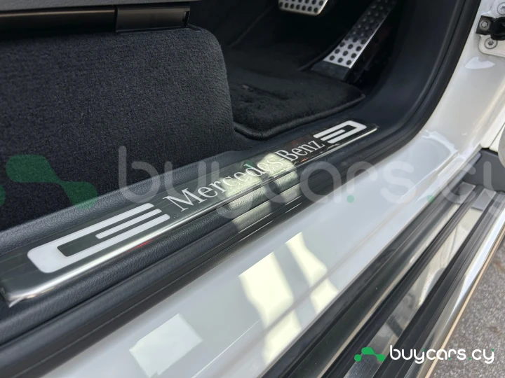 Mercedes G-class Белый