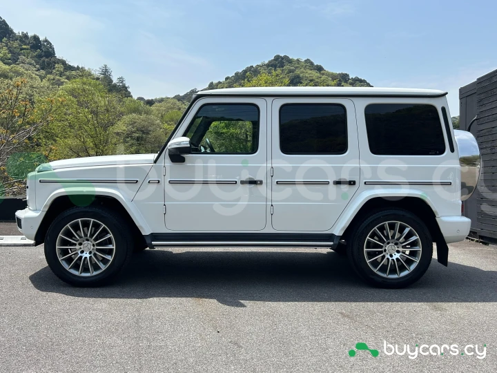 Mercedes G-class Белый