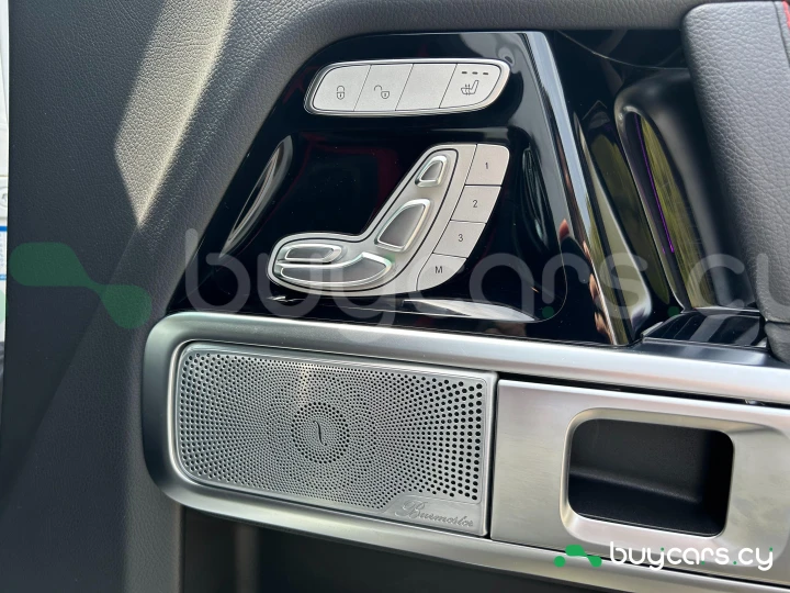 Mercedes G-class Белый