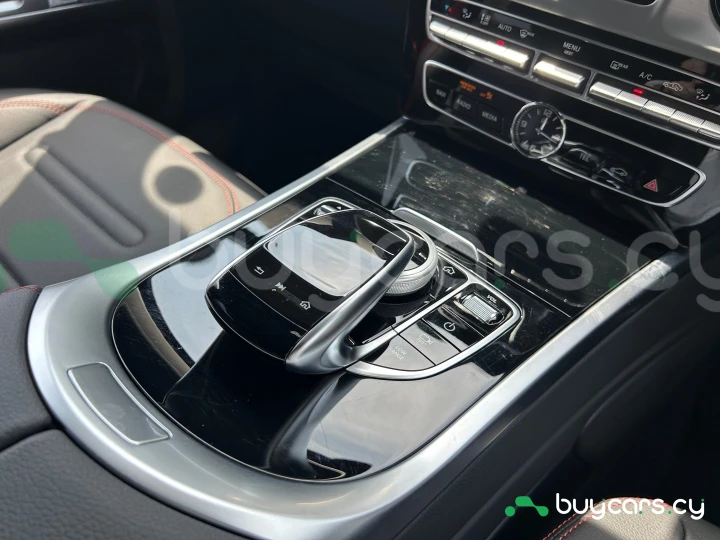 Mercedes G-class Белый