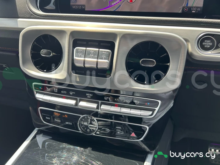 Mercedes G-class Белый