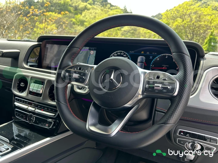 Mercedes G-class Белый