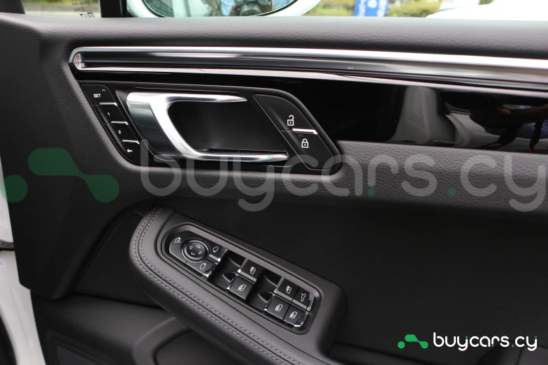 Porsche Macan Белый