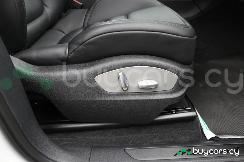 Porsche Macan Белый