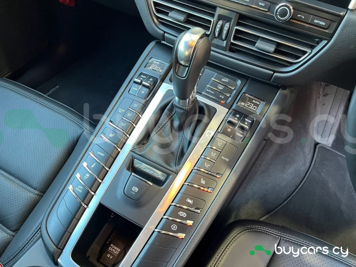 Porsche Macan Черный