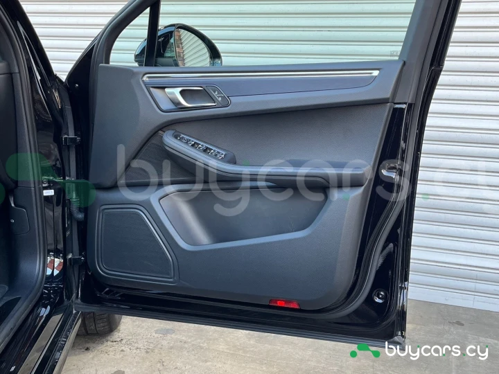 Porsche Macan Черный