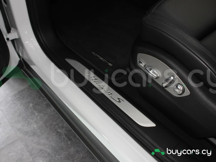 Porsche Macan Белый