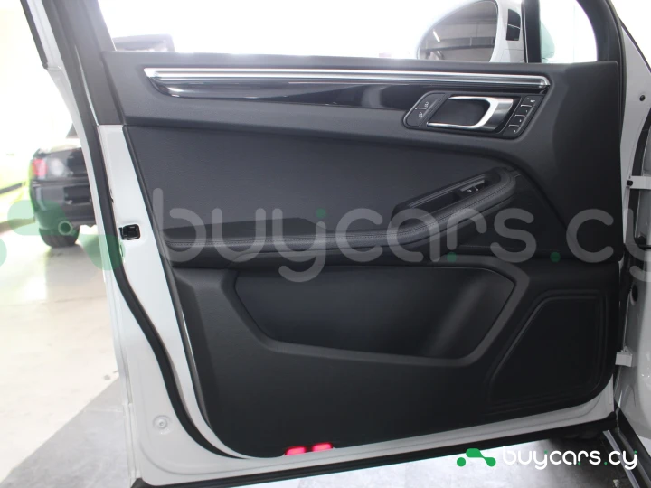 Porsche Macan Белый