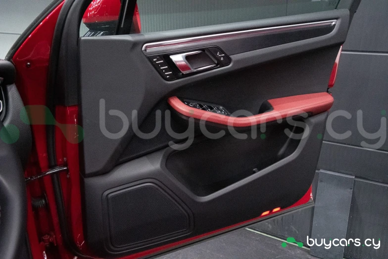 Porsche Macan Red