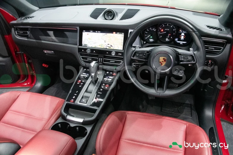 Porsche Macan Red