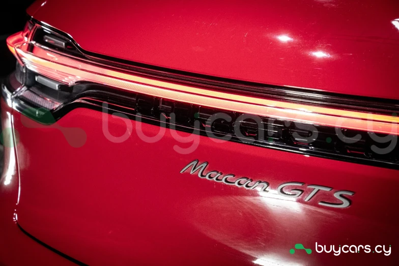 Porsche Macan Red