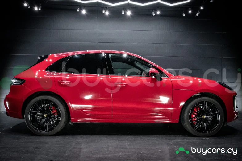 Porsche Macan Red