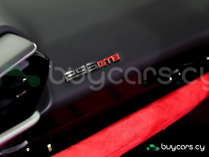 Ferrari 296 GTB Белый