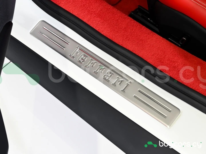 Ferrari 296 GTB Белый