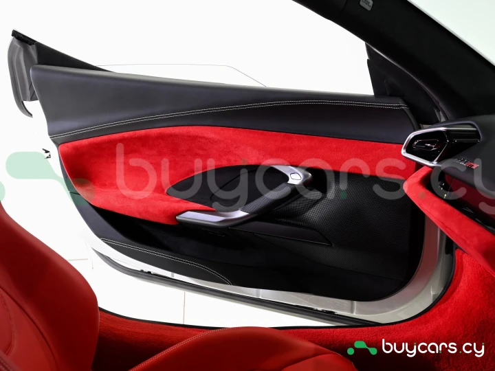 Ferrari 296 GTB Белый