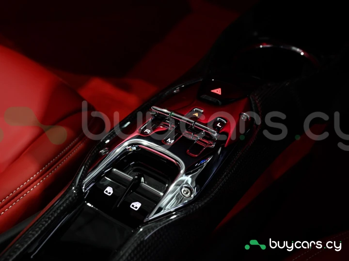 Ferrari 296 GTB Белый