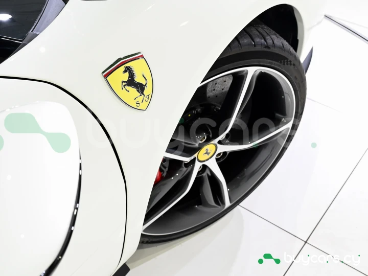 Ferrari 296 GTB Белый