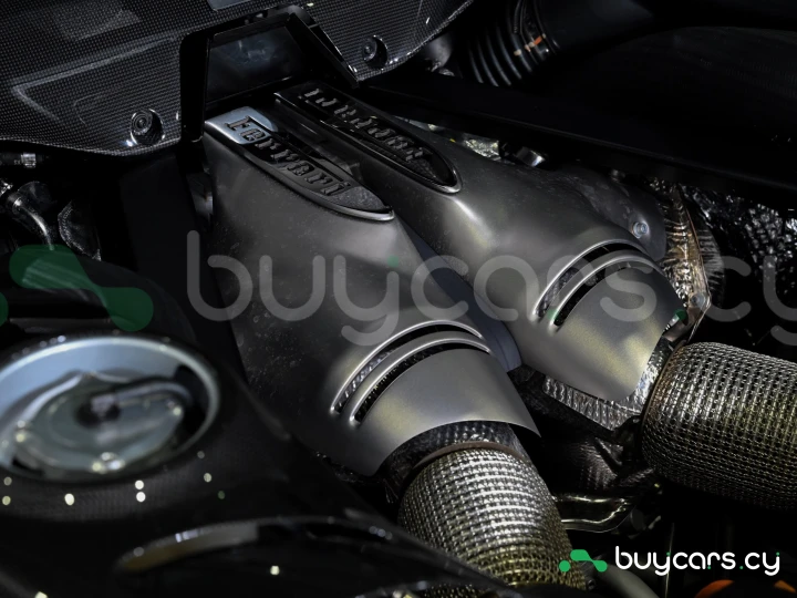 Ferrari 296 GTB Белый