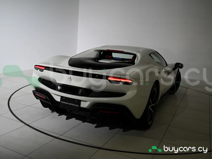 Ferrari 296 GTB Белый