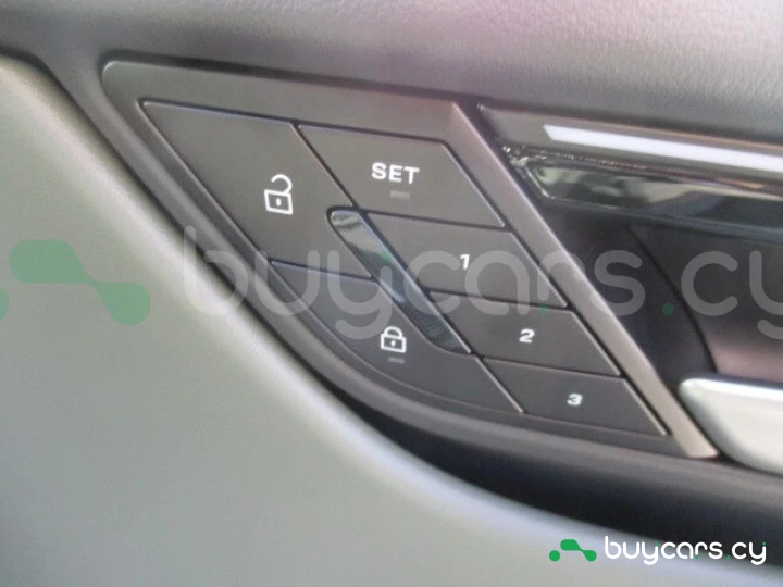 Porsche Macan Серый