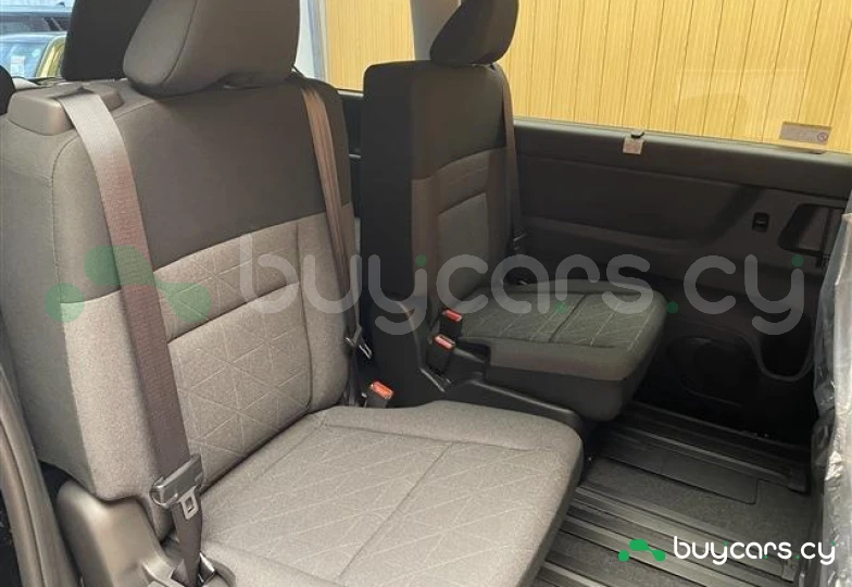 Nissan Serena Black