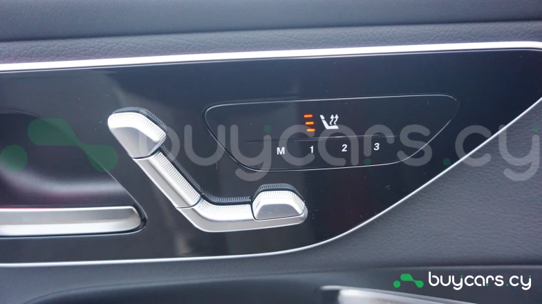 Mercedes GLC-class Orange