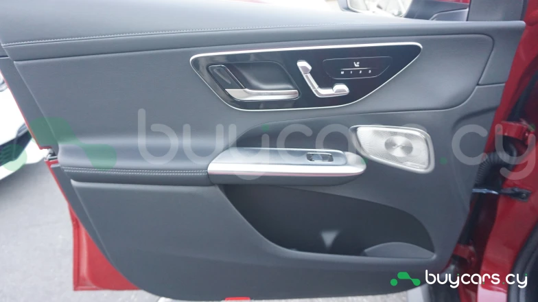 Mercedes GLC-class Orange