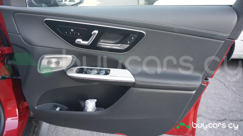 Mercedes GLC-class Orange