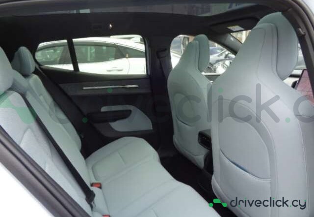 Volvo EX30 Белый